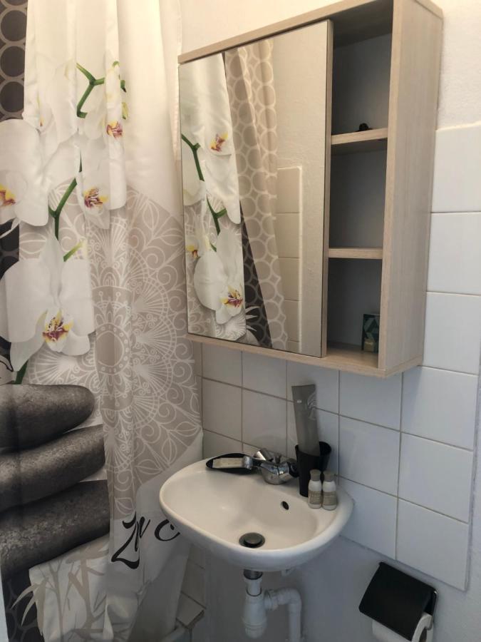 Studio Dans Le Centre Historique D'Arles Apartment Екстериор снимка